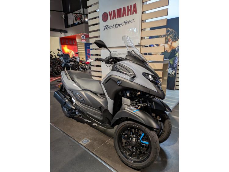 YAMAHA TRICITY 300